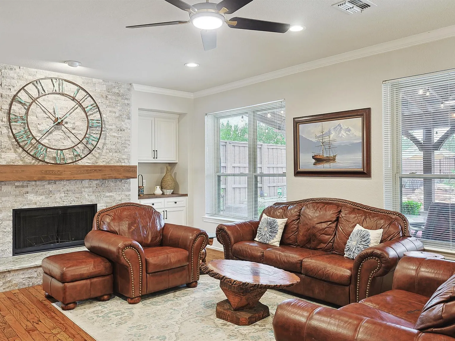 5 bed, 2.5 bath, 3113 sqft, $11,750 — Photo 3
