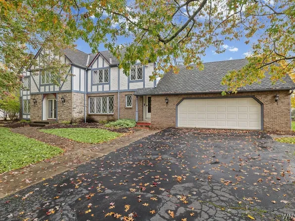 70 Stonybrook Ln, Williamsville, NY 14221