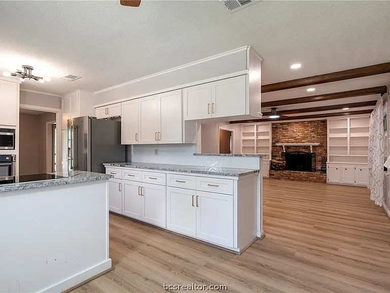 3705 Holly Dr — Photo 6