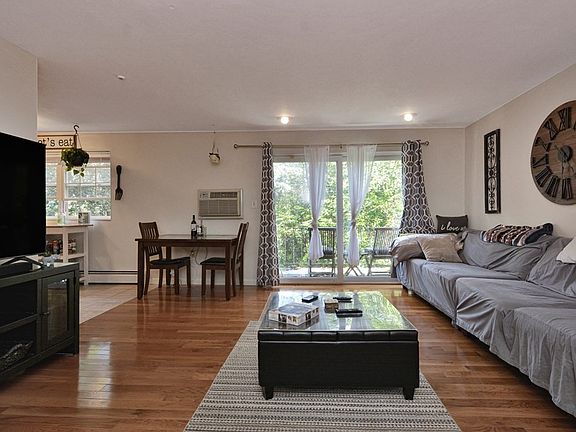 3rd image of 50 Edgelawn Ave APT 5