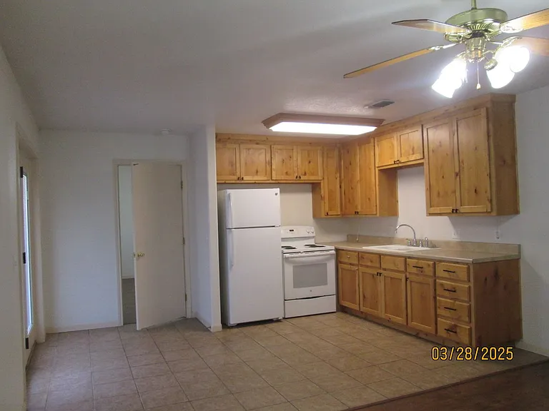 2601 W 5th St — Photo 2