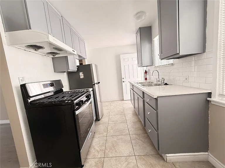 2431 W Beverly Blvd — Photo 7