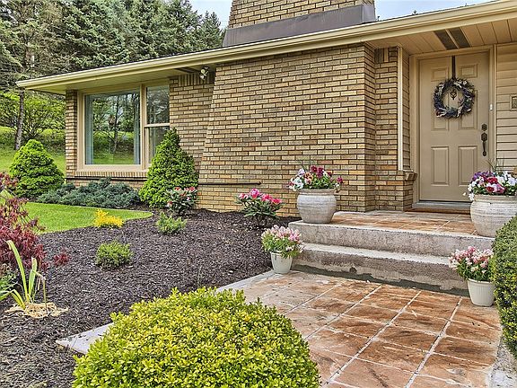 3rd image of 400 Pleasant Dr
