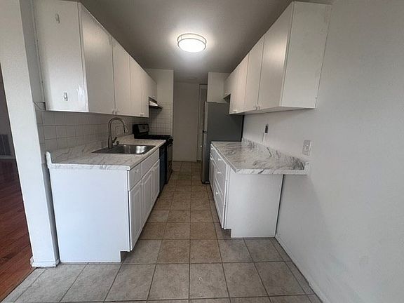 4th image of 18 Shrewsbury Green Dr Unit K