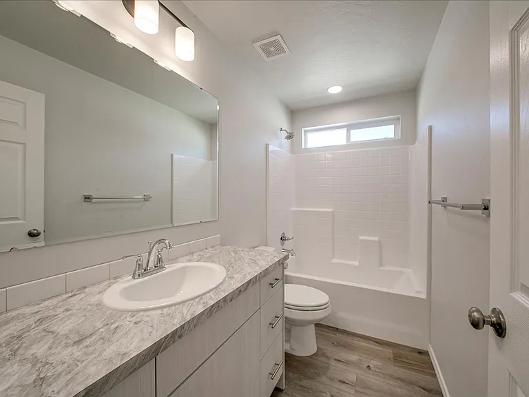 16859 Courtney Way — Photo 6