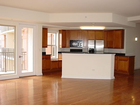 3rd image of 50 S Grove Ave Unit 504
