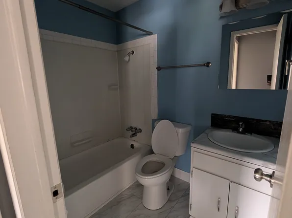 100 S 8th St #8, Carlisle, IA 50047