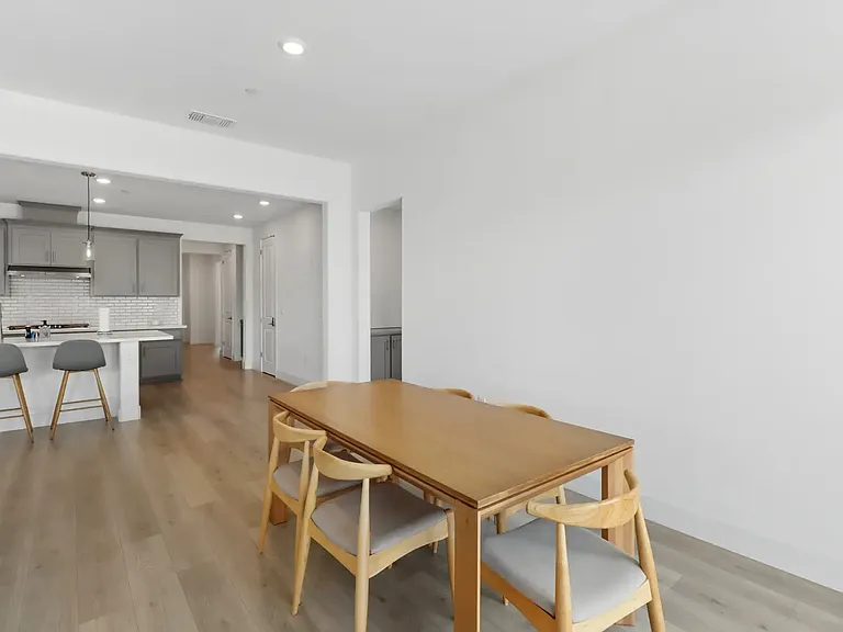 4292 Crescent Way — Photo 9