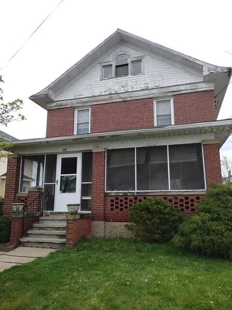 568 Windsor St photo 1