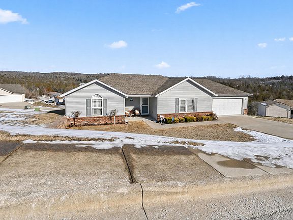 3rd image of 406 Spring Meadow Parkway