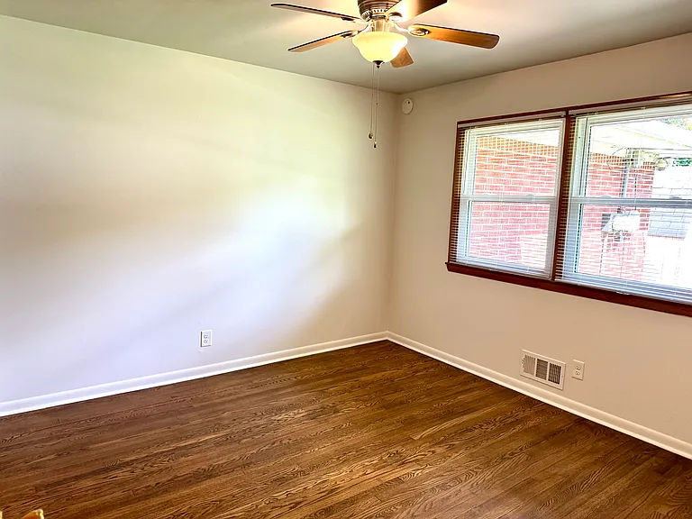 910 Gilbert Ave — Photo 11