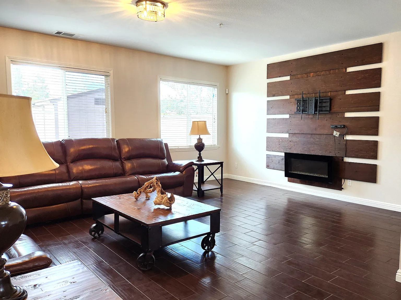 4 bed, 3501 sqft, $6,000 — Photo 3