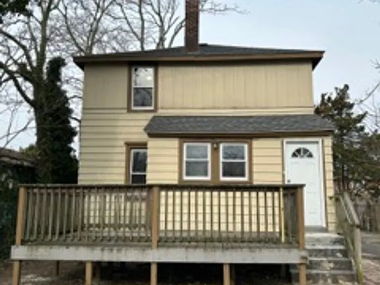 217 Abbey Ln — Photo 1