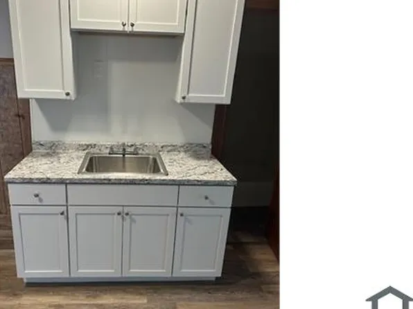 186 Grattan St APT 2L, Chicopee, MA 01020