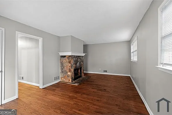 996 Forest Valley Dr SE — Photo 4