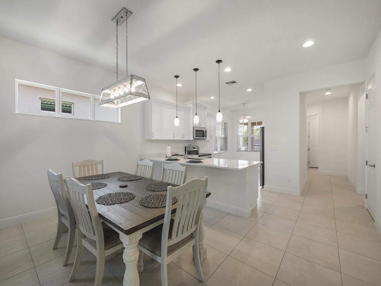 3 bed, 2.0 bath, 1646 sqft, $2,950 — Photo 4