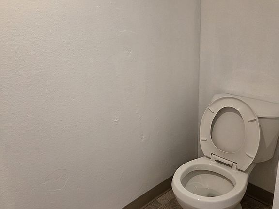 5th image of 532 Oakwood Dr APT A103