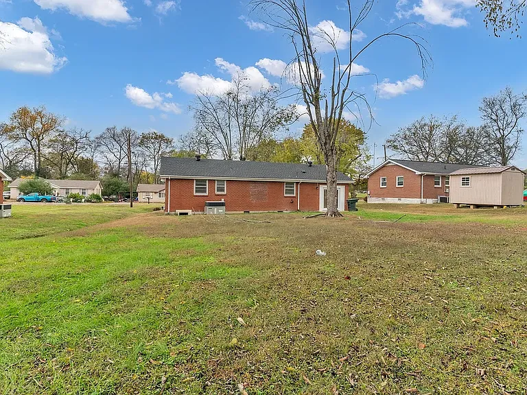375 Austin Park Dr — Photo 2