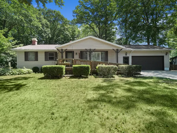 19136 Glendale Cir, Spring Lake, MI 49456