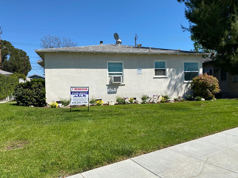 1st image of 1706 N Hollywood Way #C