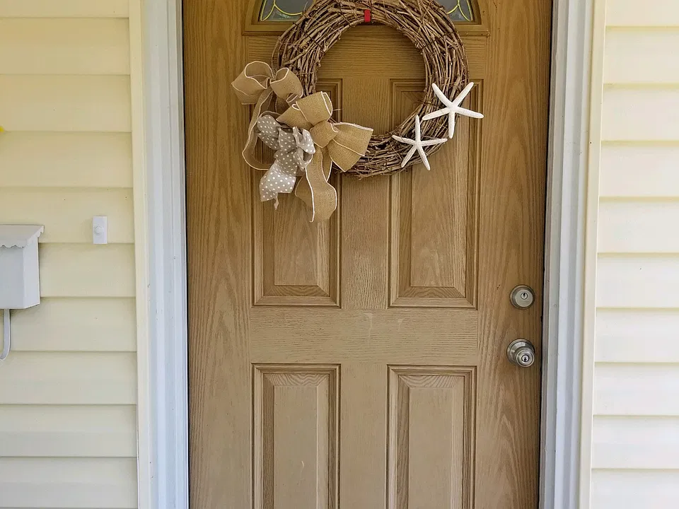 WELCOME TO 20 LOCUST
