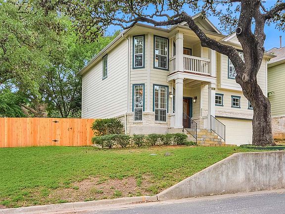 2nd image of 601 Twelve Oaks Ln