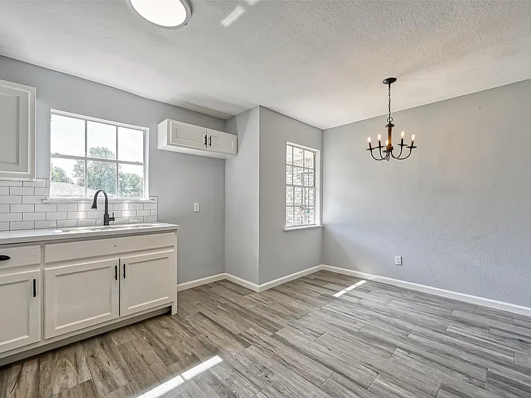 8623 Valley Forest Dr — Photo 17