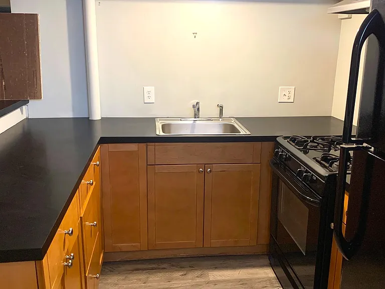 652 East Ave — Photo 12