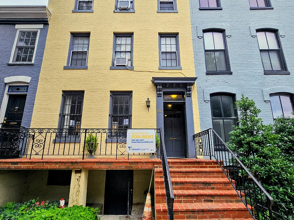 207 C St NE #2