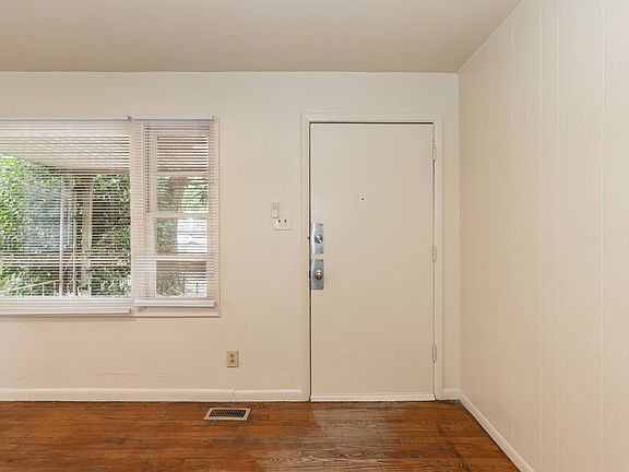 5th image of 1210 Truman St
