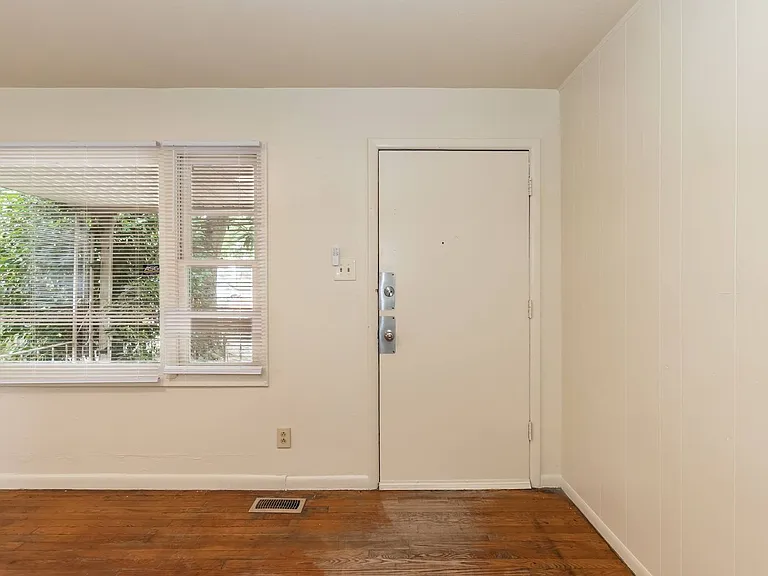 1210 Truman St — Photo 5