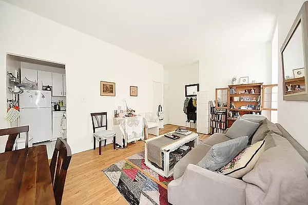 Rented by Buchbinder & Warren | media 17