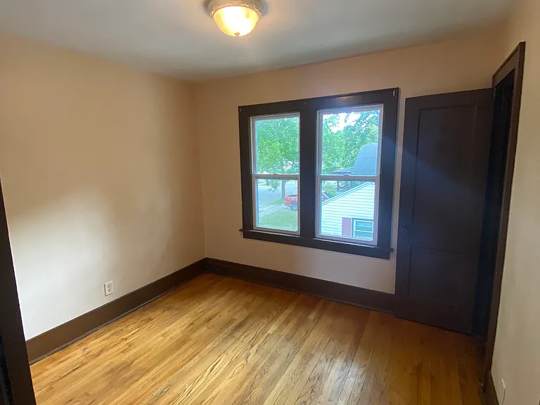 333 N Foster Ave — Photo 10