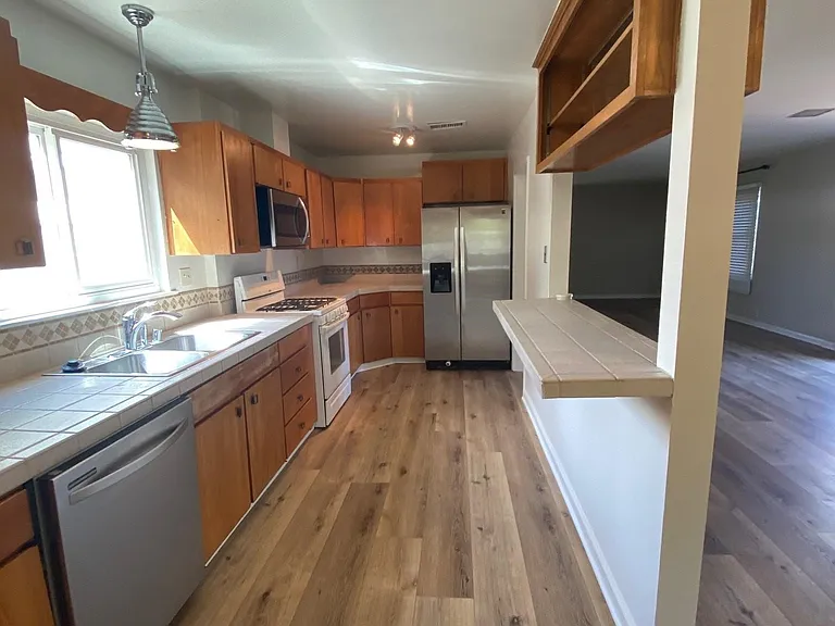6526 Van Noord Ave — Photo 13