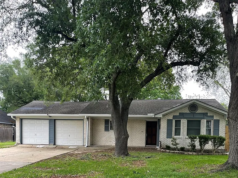 2405 Byron Ave — Photo 1