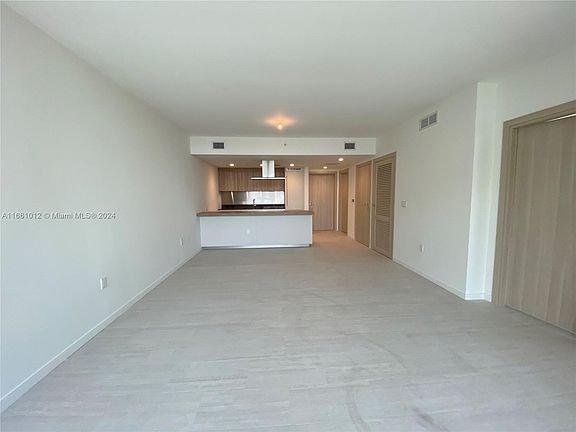 5th image of 1000 Brickell Plz #2611