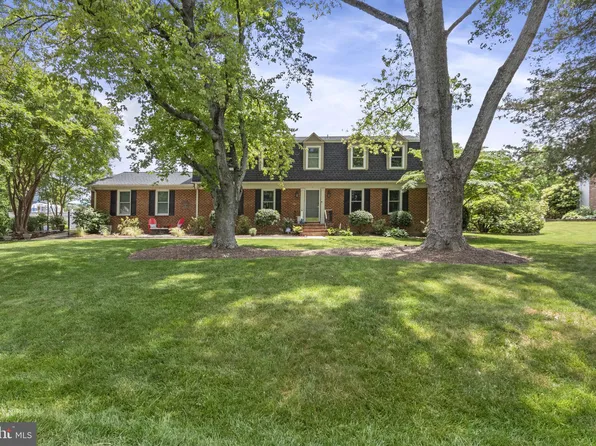 6 Steeplechase Rd, Fredericksburg, VA 22405