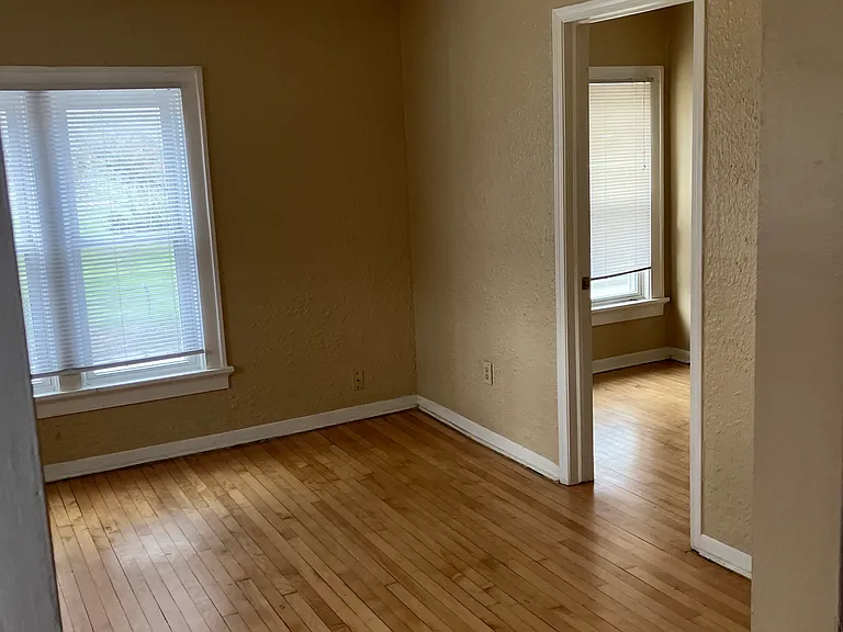 2100 W Lincoln Ave #3 — Photo 3