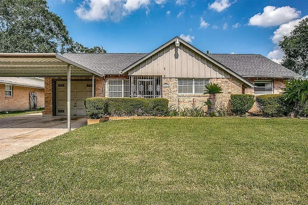 3 bed, 2.0 bath, 1929 sqft, $2,600 — Photo 1