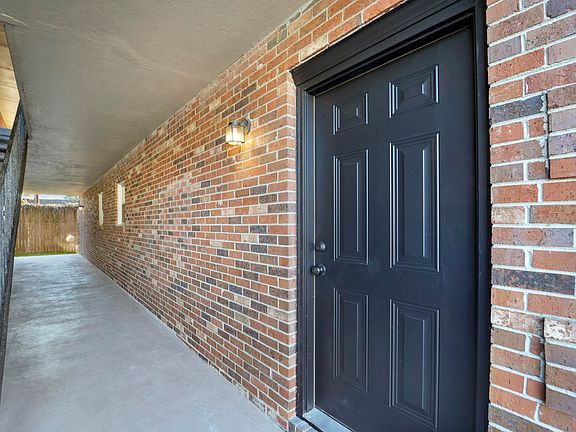 3rd image of 415 Parkdale Dr APT 2B