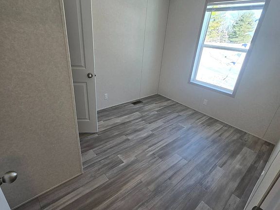 5th image of 4809 W Windsor Rd #D05