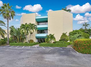 975 Palm View Dr APT 101, Naples, FL 34110