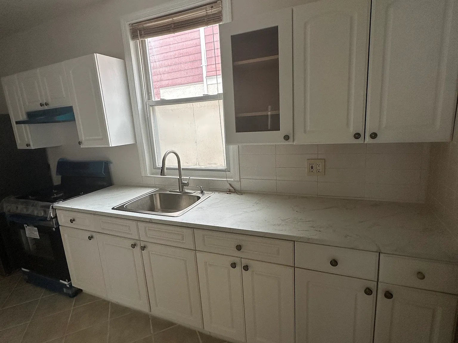 3 bed, 1200 sqft, $3,100 — Photo 4