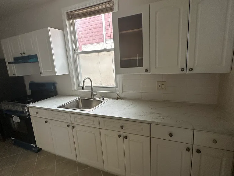 325 Hawthorne Ave #1 — Photo 4
