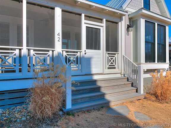 5th image of 42 Center Ln N