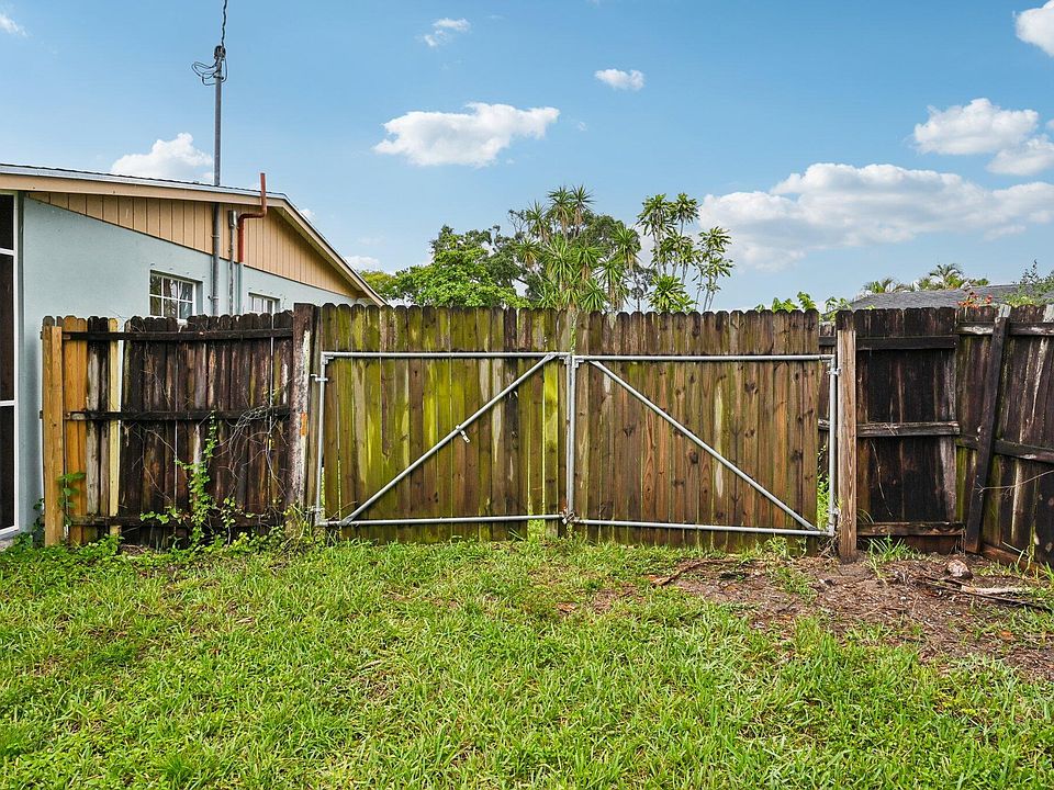 1st image of 972 Balfrey Drive S