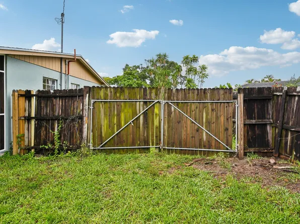 972 Balfrey Drive S, West Palm Beach, FL 33413
