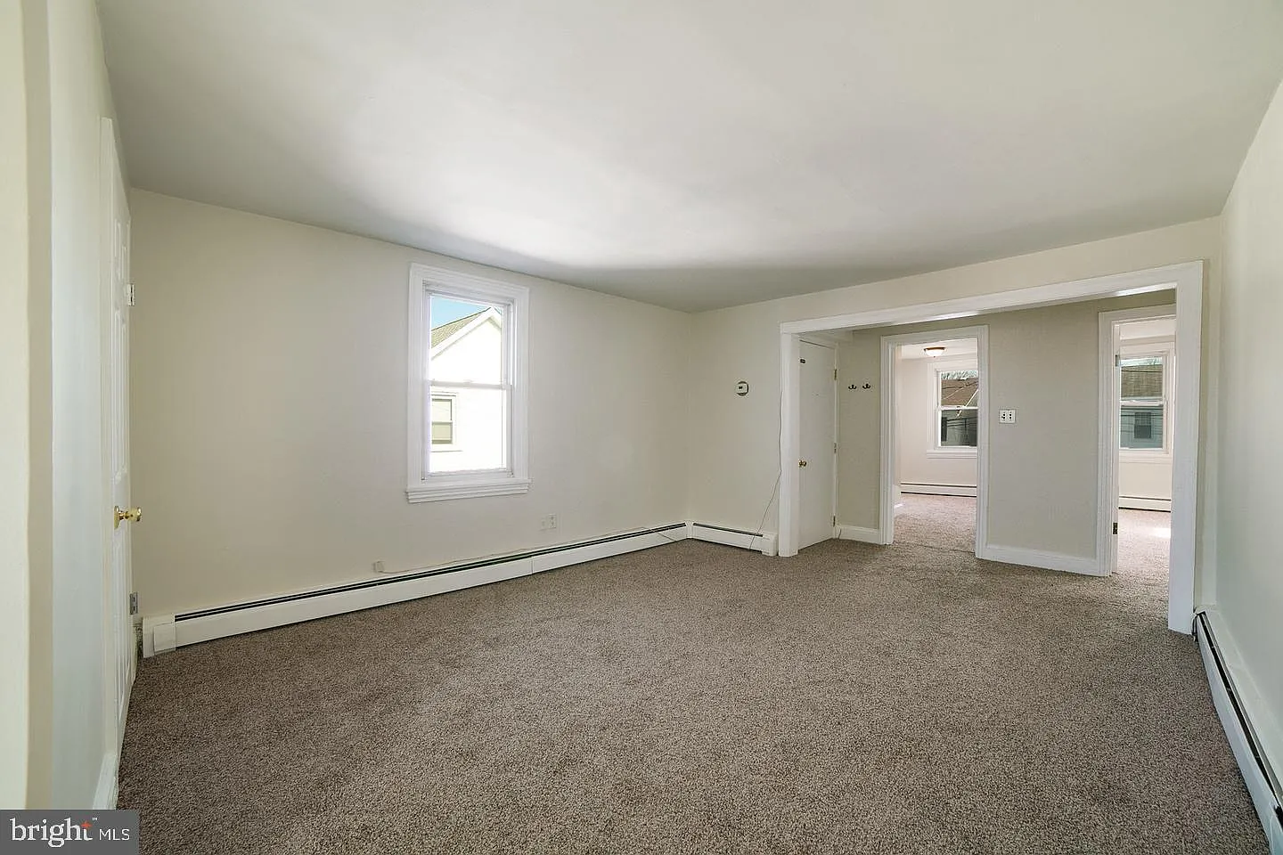 3 bed, 1.0 bath, 1896 sqft, $1,600 — Photo 2