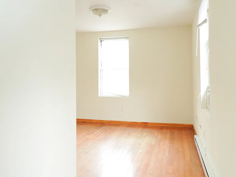 222 S 43rd St #3 — Photo 10