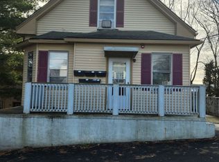 16 Chestnut Hill Ave APT 1, Cranston, RI 02920